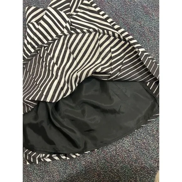 The Limited Black White Striped Pleated Skirt Size Small A-Line Lined - Picture 7 of 7